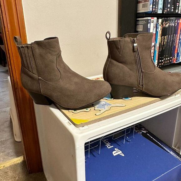 Torrid Dark Taupe Faux Leather Western Bootie Size 6.5 Wide Width NWT - Picture 4 of 6